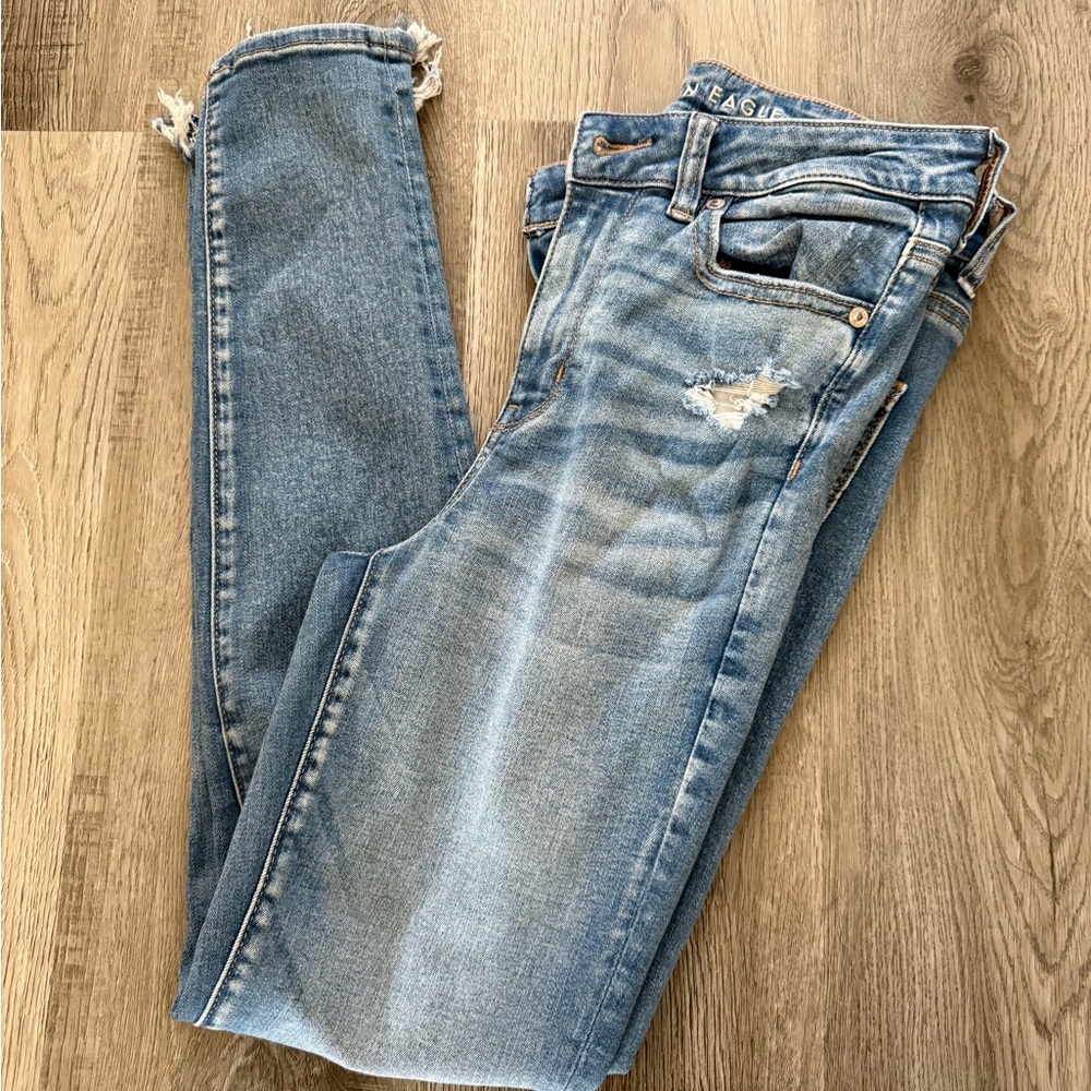 American Eagle Outfitters Women's Light Blue Ripped Skinny Jeans